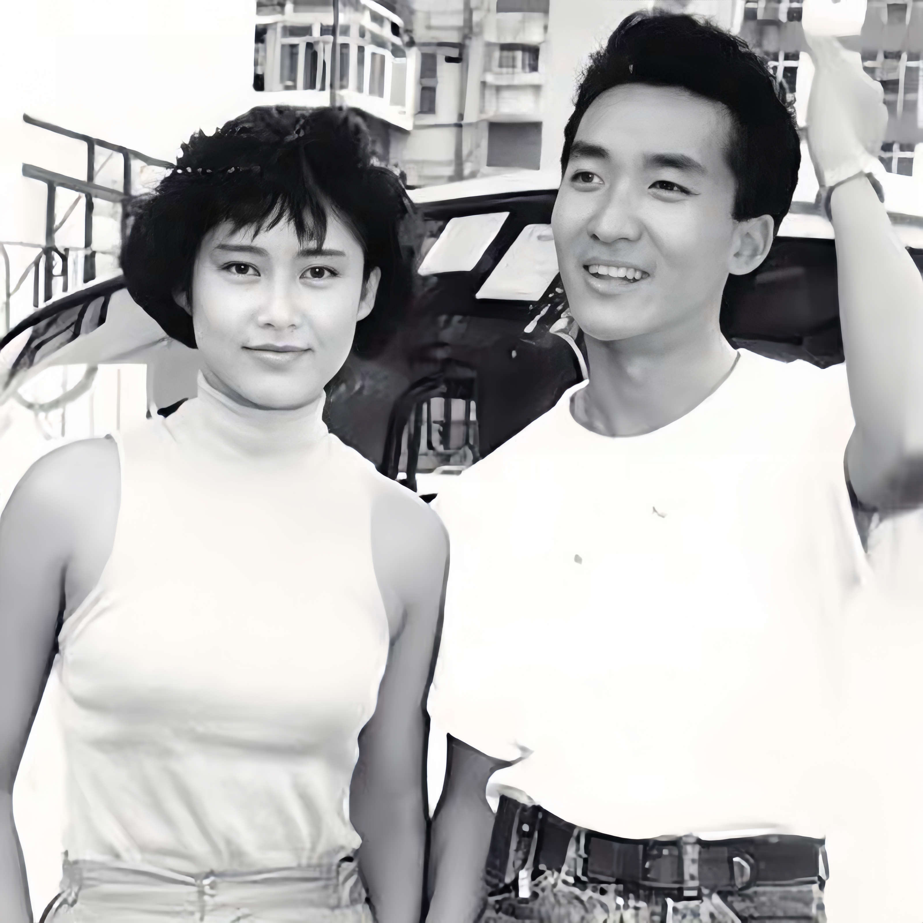 翁虹出生于书香门第,父母均于清华大学工作,她是家中唯一出生在香港