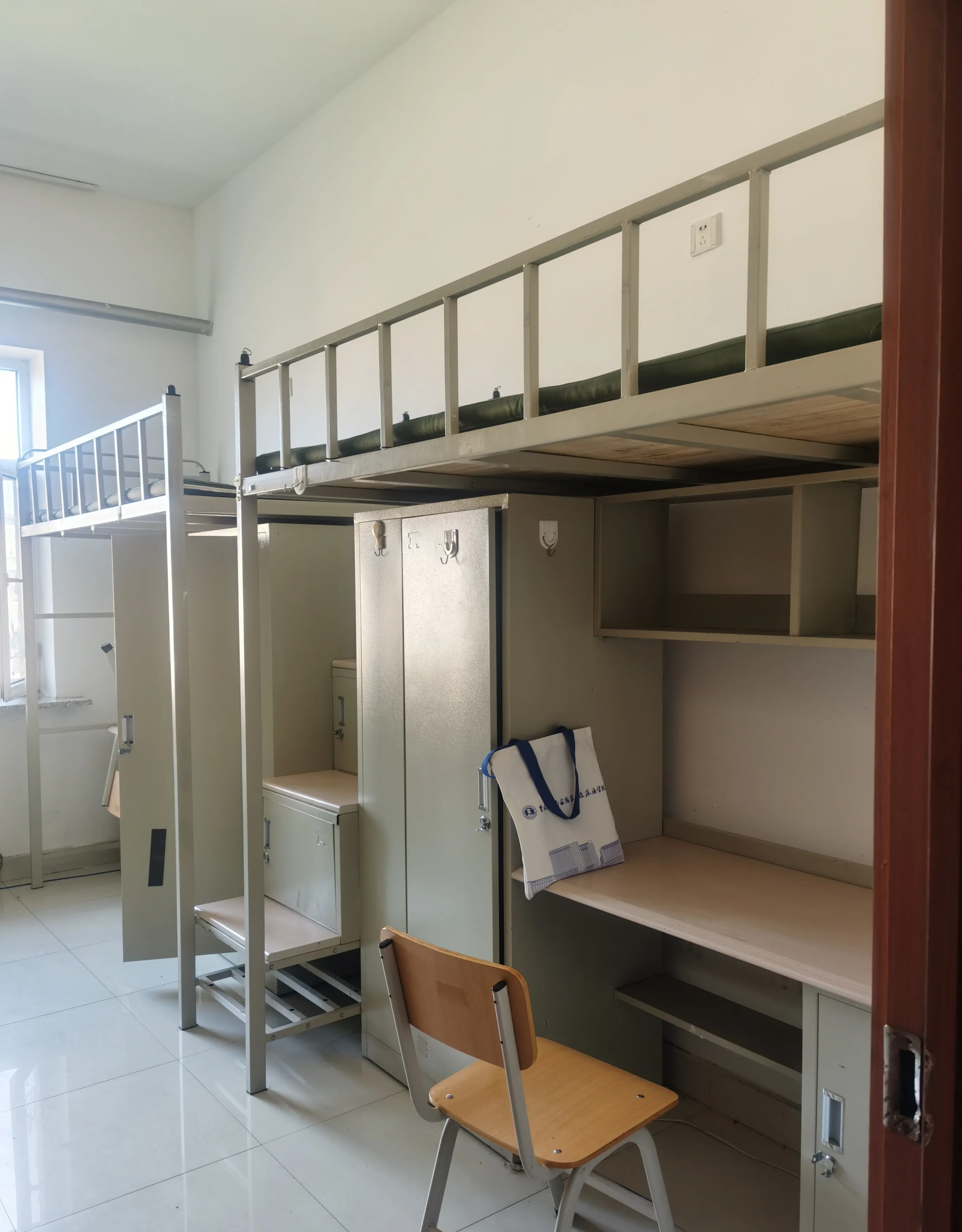送孩子去大学报到,陪了三天,回来的路上孩子妈一直