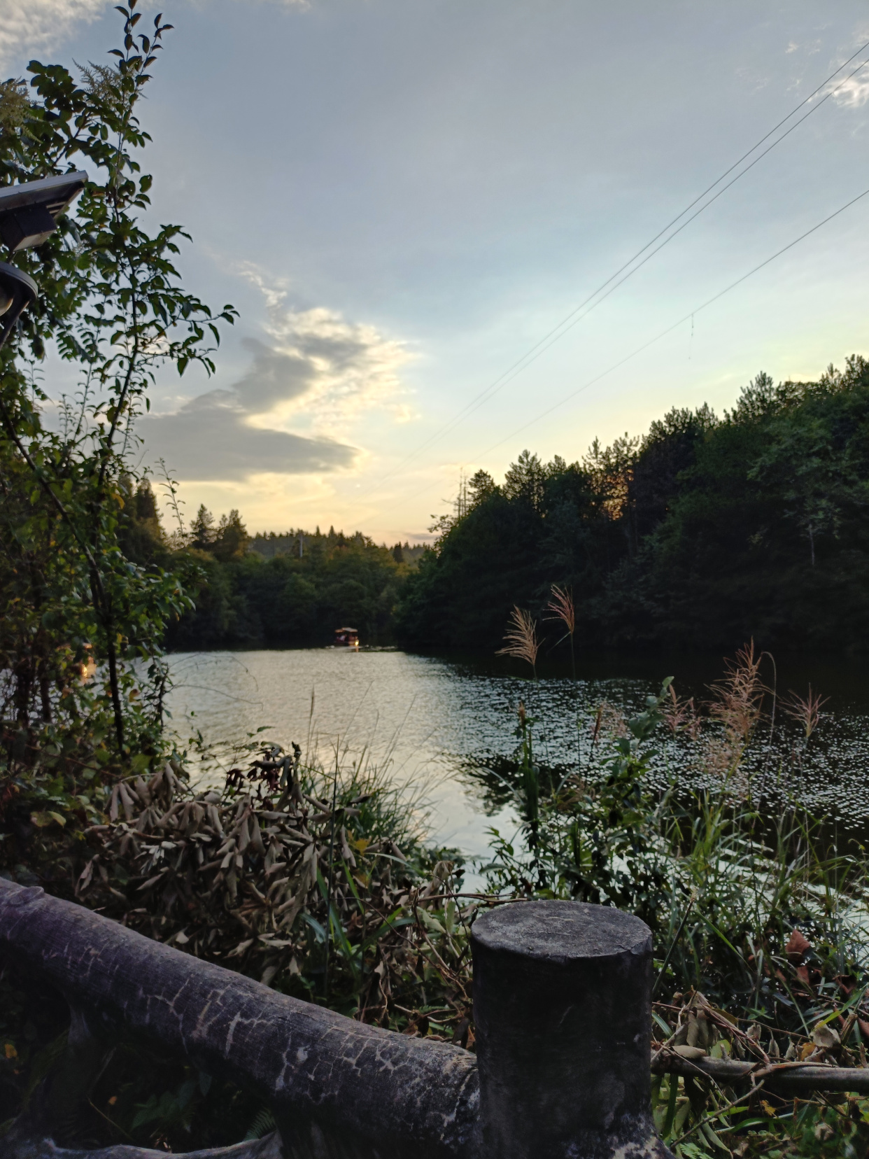 黄水月亮湖