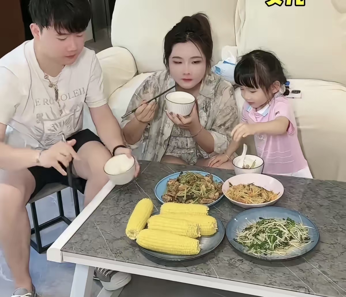 广西最成功的网红陈三废,已经是身价上亿的人了,除了不停的买豪华大