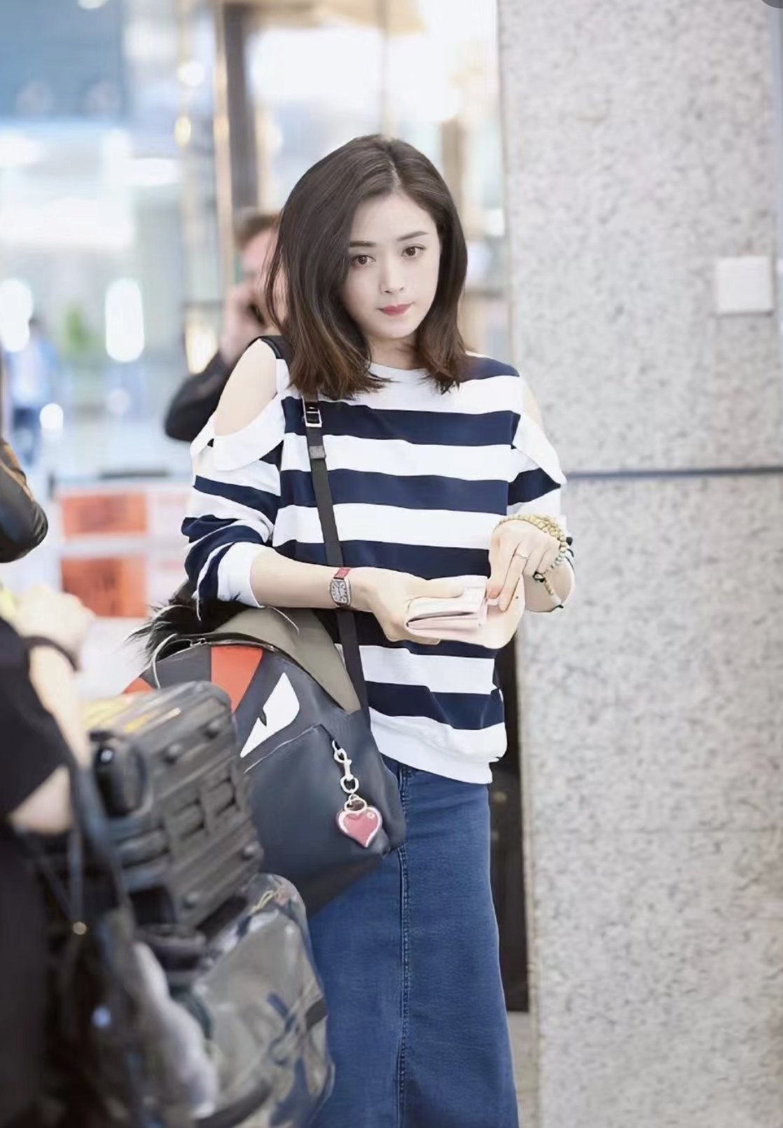 大骨架女生快来借鉴蒋欣穿搭,入秋这样穿减龄又显瘦!