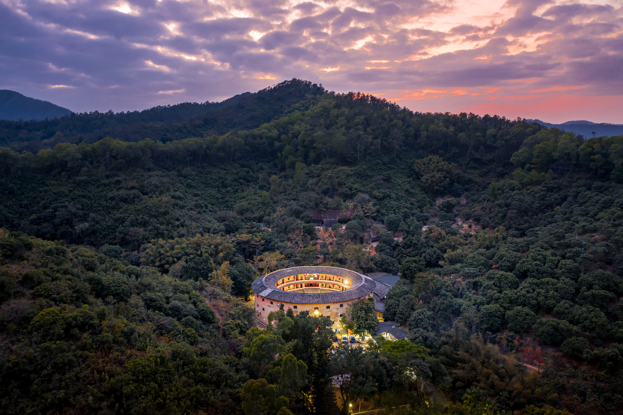 五桂山的主峰海拔531米,是中山市的最高峰.