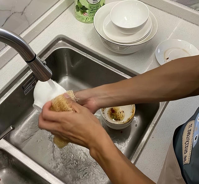 一人洗碗,全家致癌?