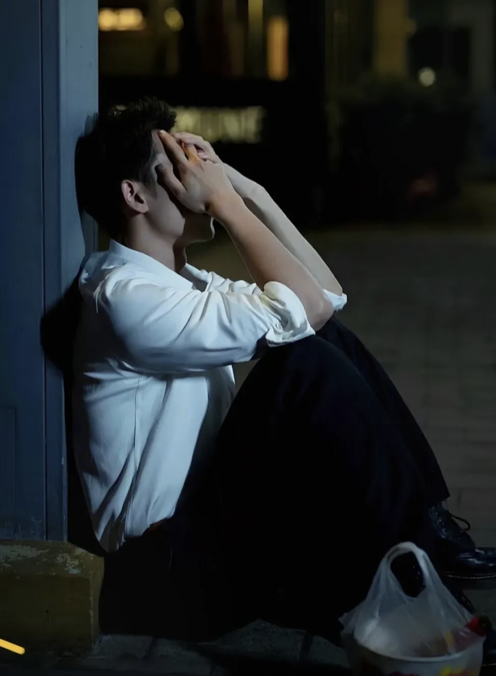 和我爸搭伙过了18年的后妈,我爸去世不久后就消失了,亲戚提醒我,你