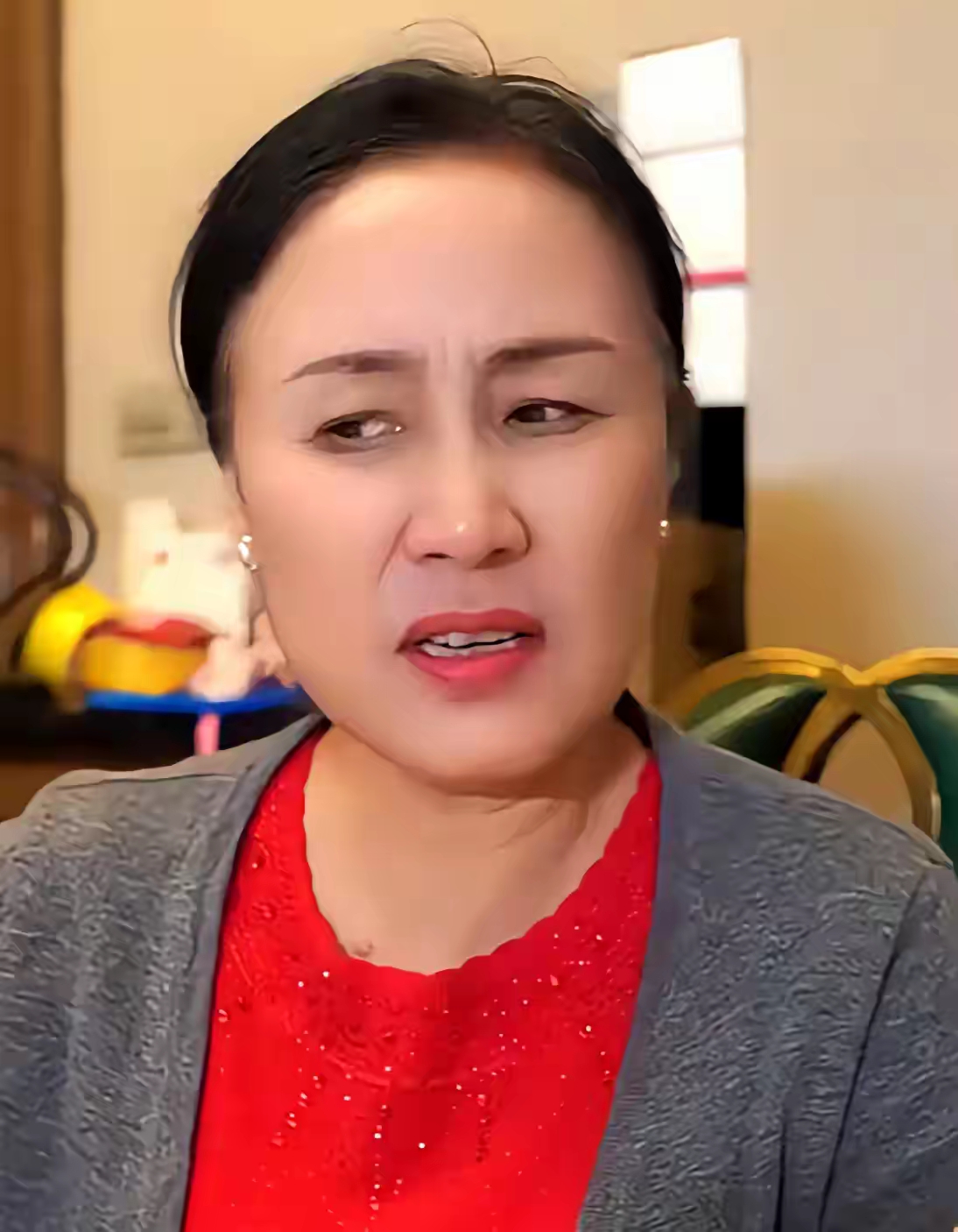 家庭条件不错,大别墅住了一大家人,我就想找个接送孩子上学的住家阿姨