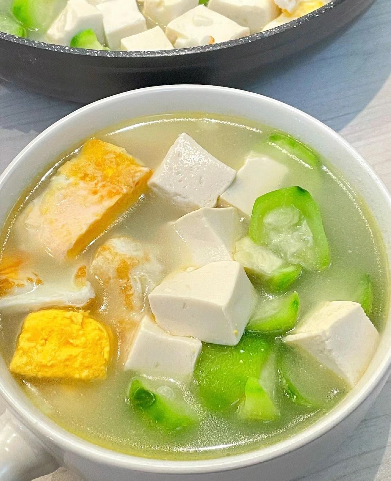 日常养生减脂晚餐丝瓜豆腐鸡蛋汤