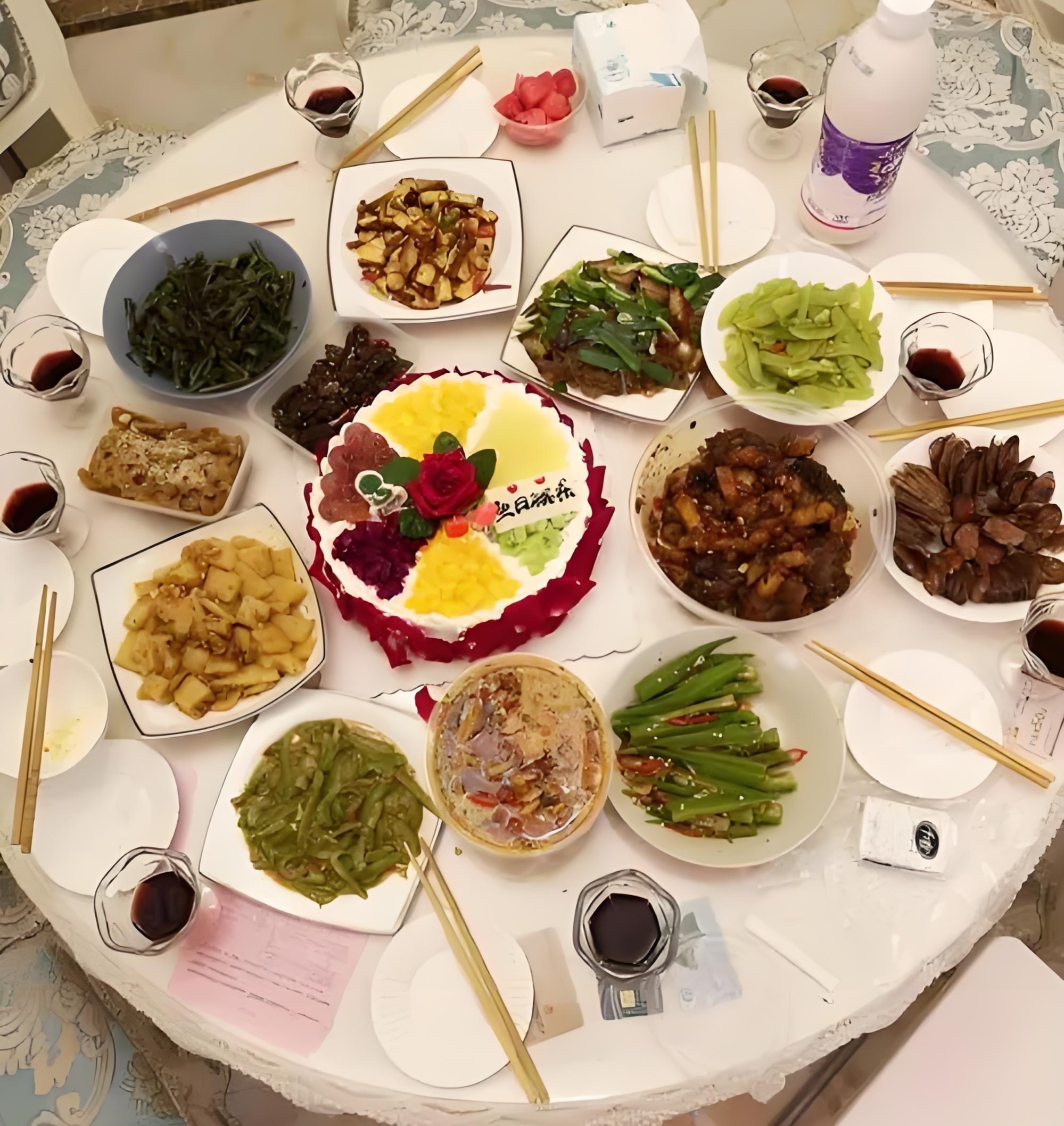 昨天是我妈的生日.我老婆辛辛苦苦做了一大桌子菜.