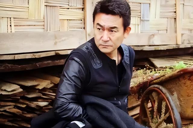 李洪涛和妻子一起走过三十多年,可以说,没她照顾,他可能没法这么健康