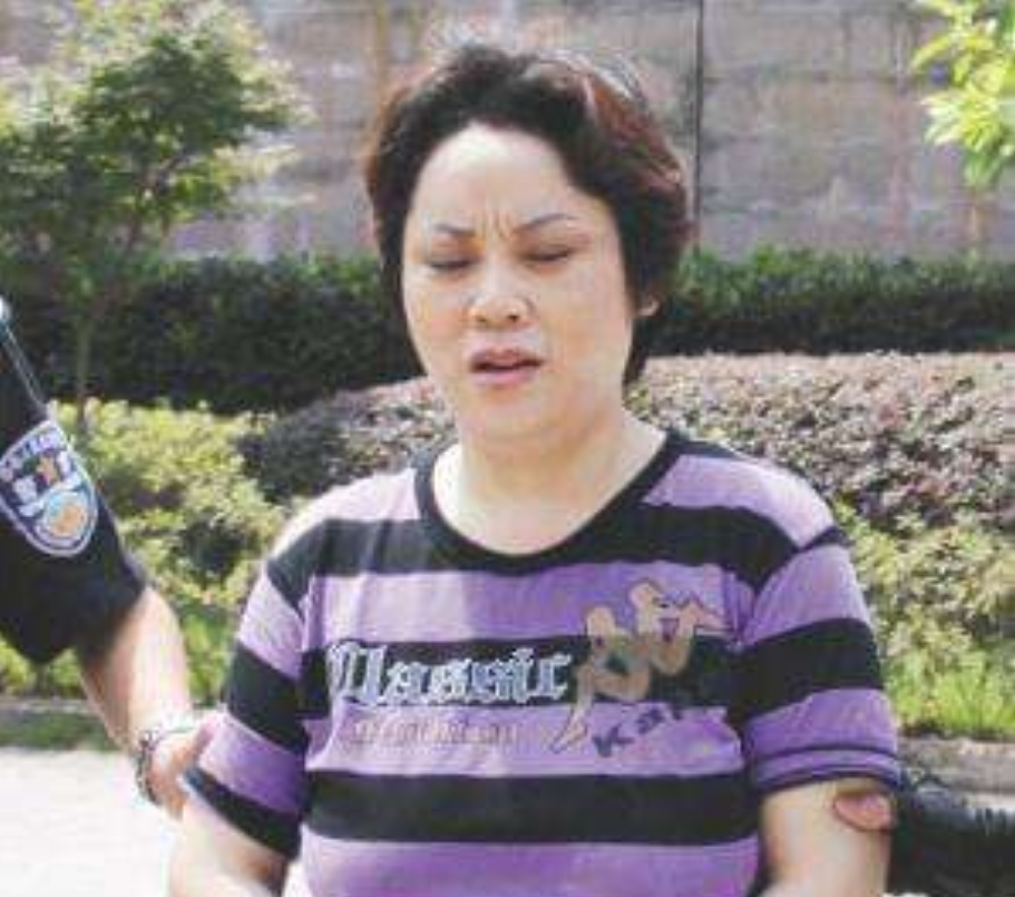 重庆赌场一姐谢才萍,16个小鲜肉对她死心塌地,其中一个被判刑