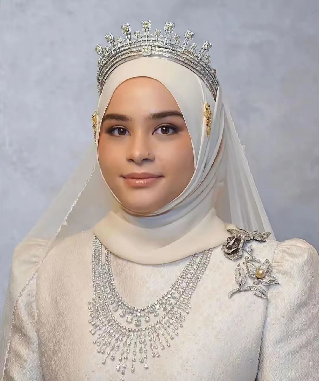 马来西亚彭亨州公主阿芙赞那场为期三天的王室婚礼与招待会已然圆满落