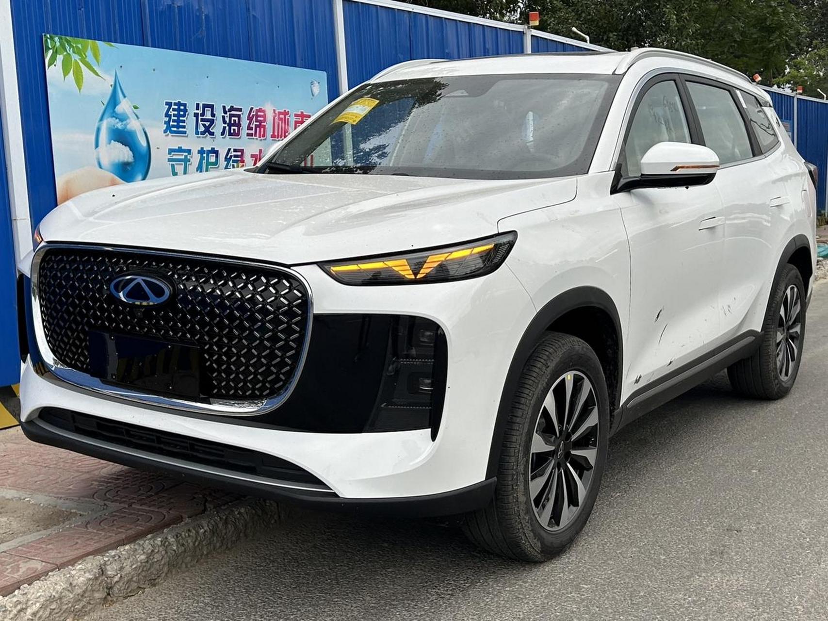 全新瑞虎8plus实车静态展示,白色外观气势磅礴#热点引擎计划