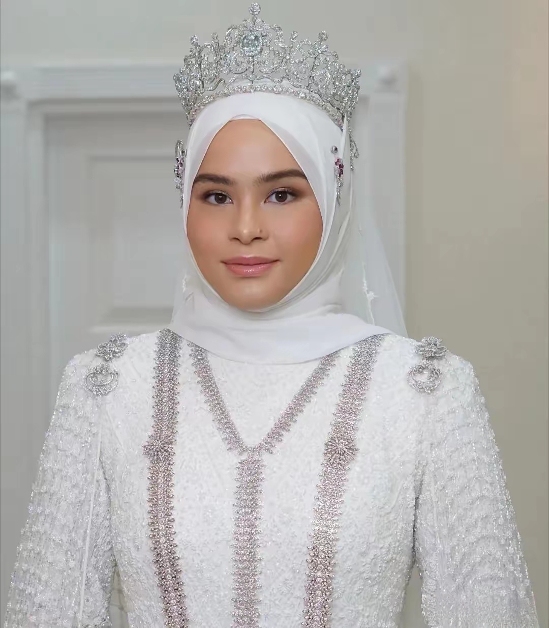 马来西亚彭亨州公主阿芙赞那场为期三天的王室婚礼与招待会已然圆满落