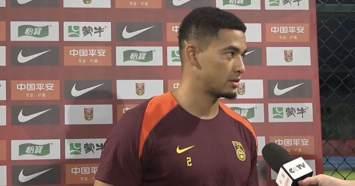 蒋光太情商真高!《足球之夜》专访,3句"肺腑之言",将圈内大佬捧个遍!