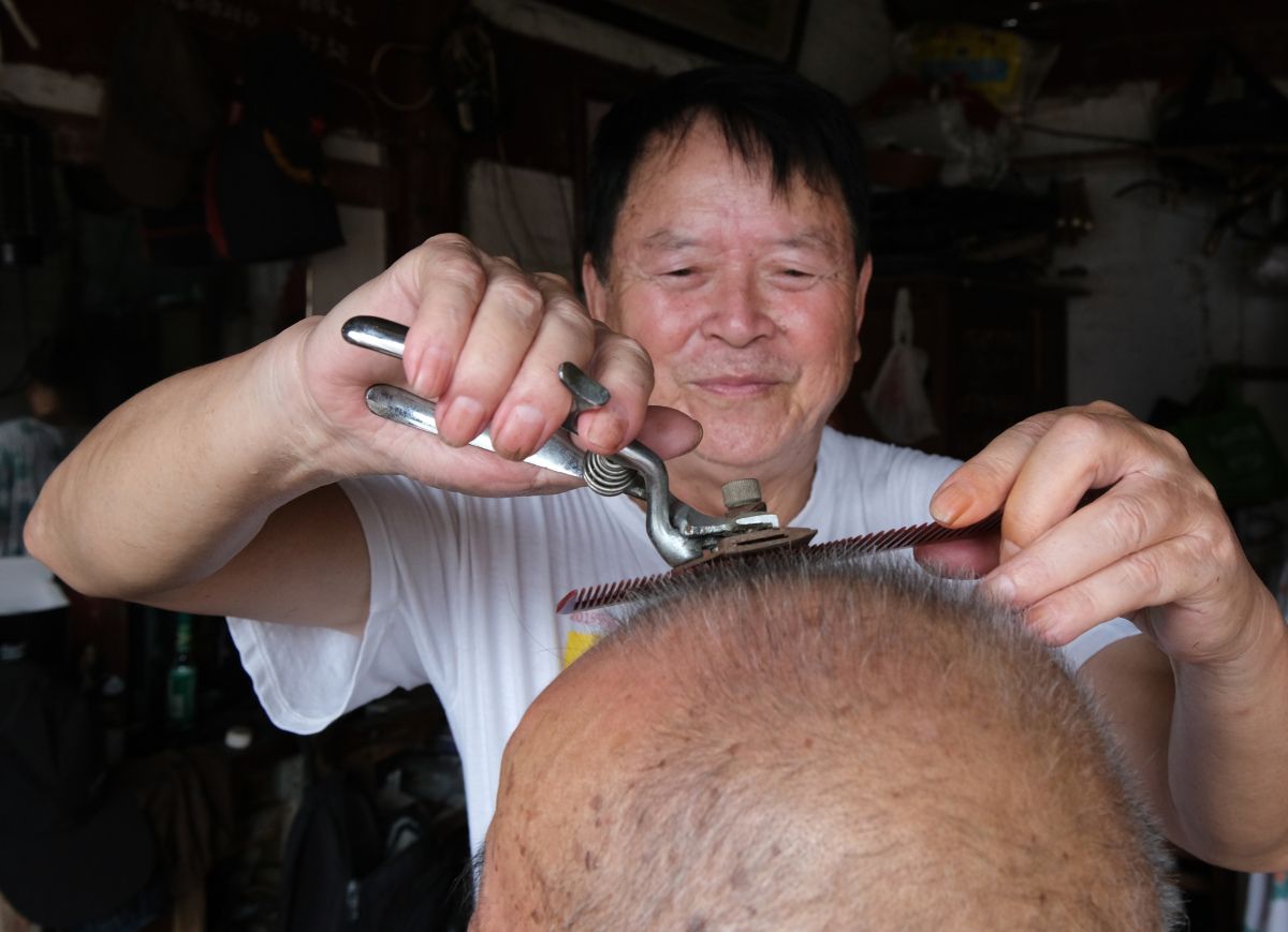 一把剃头刀,握了半世纪