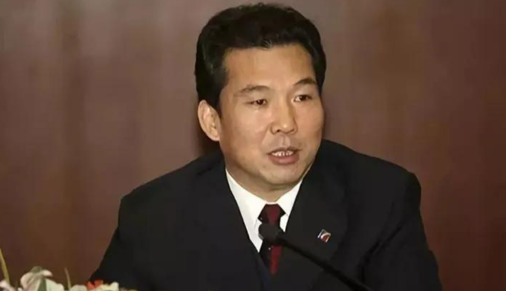 白培中是谁?他如何迷失自己?结局如何?