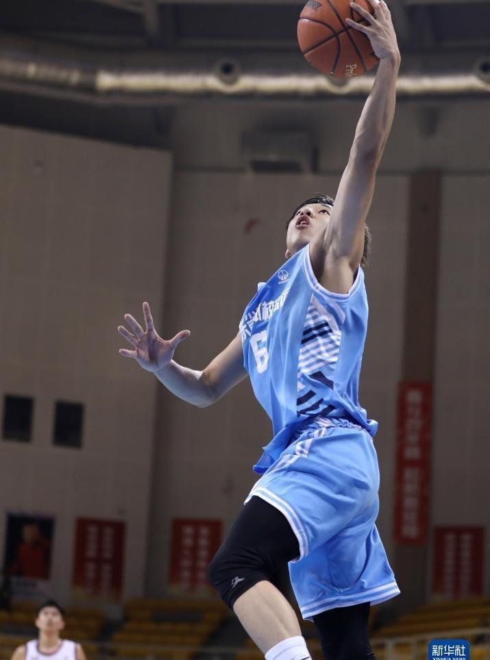 惠州博罗篮球新星杨溢正式晋升广东宏远一队,成第三位惠州籍球员