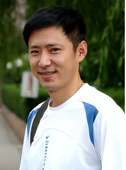 演员高鑫:结婚16年不做饭不洗碗,钱交给妻子管,他才