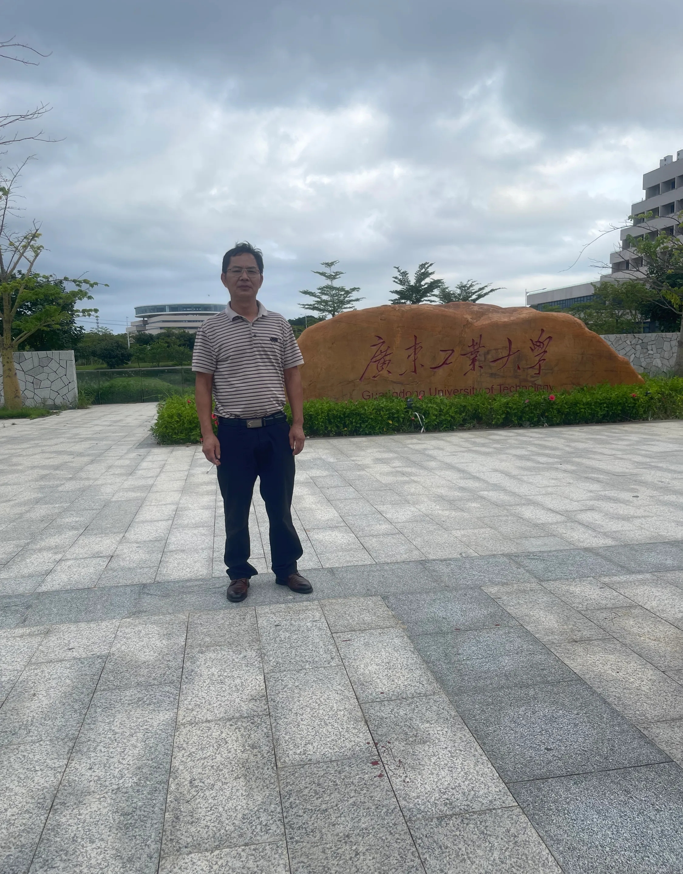 为此,从来不休假的老父亲还休假了一天