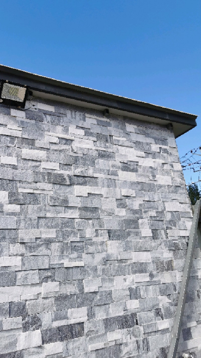 外墙云灰色文化石 天然条砖白色花园石