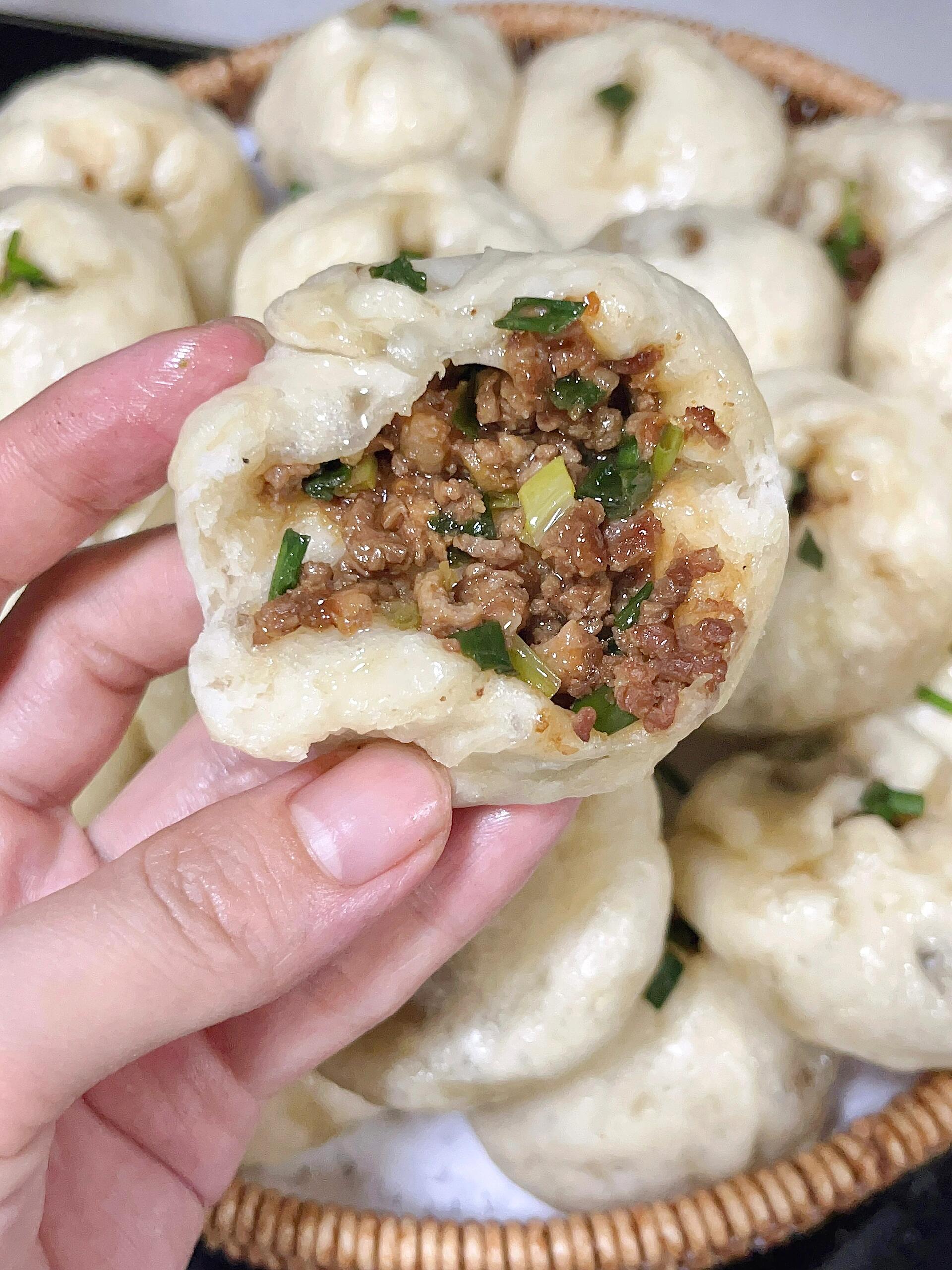 不用揉面不用擀面有手就会的软面酱肉包超级好吃 	 食材 面团部分