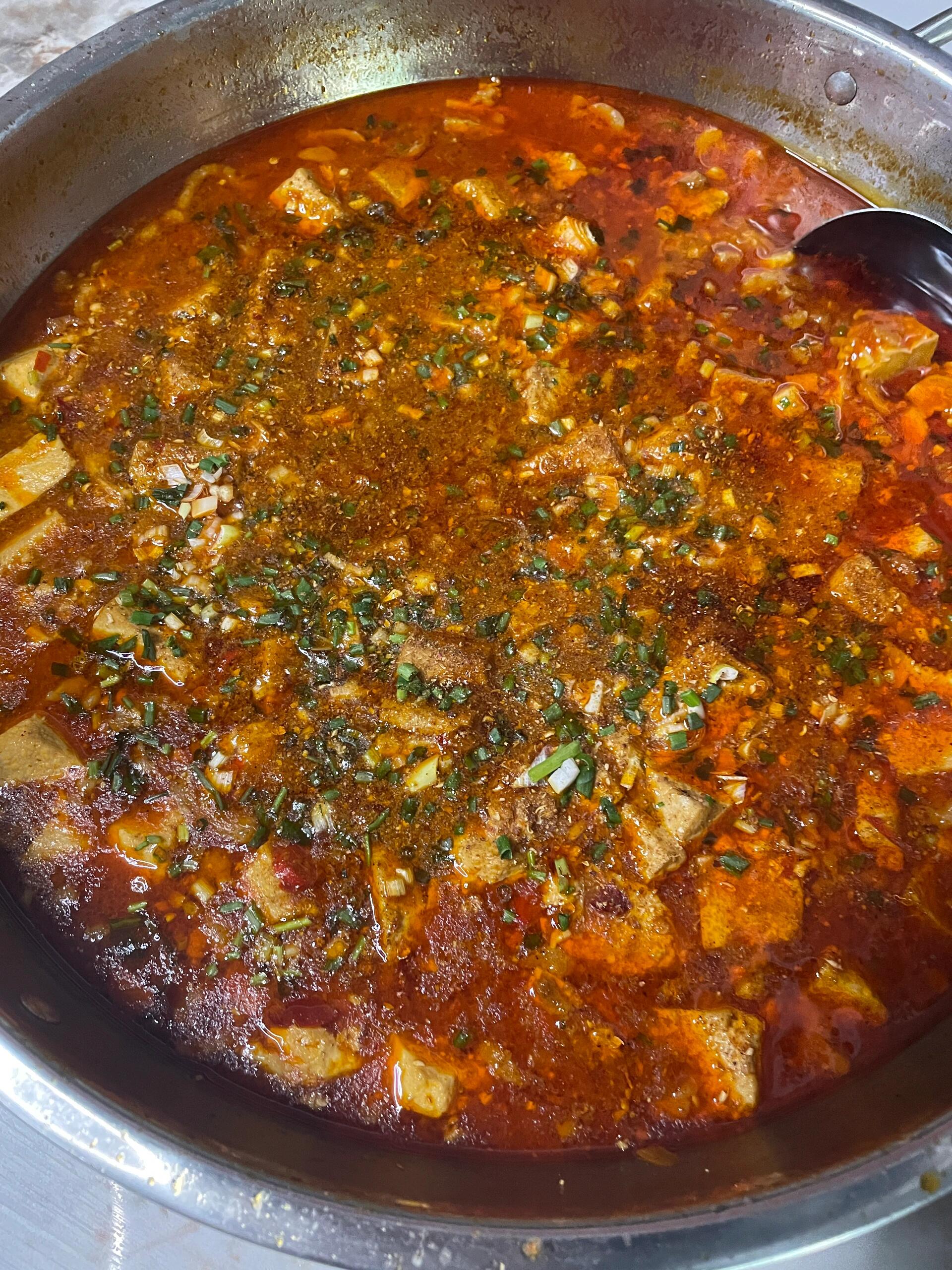 小公司免费食堂麻婆豆腐凉拌藕片