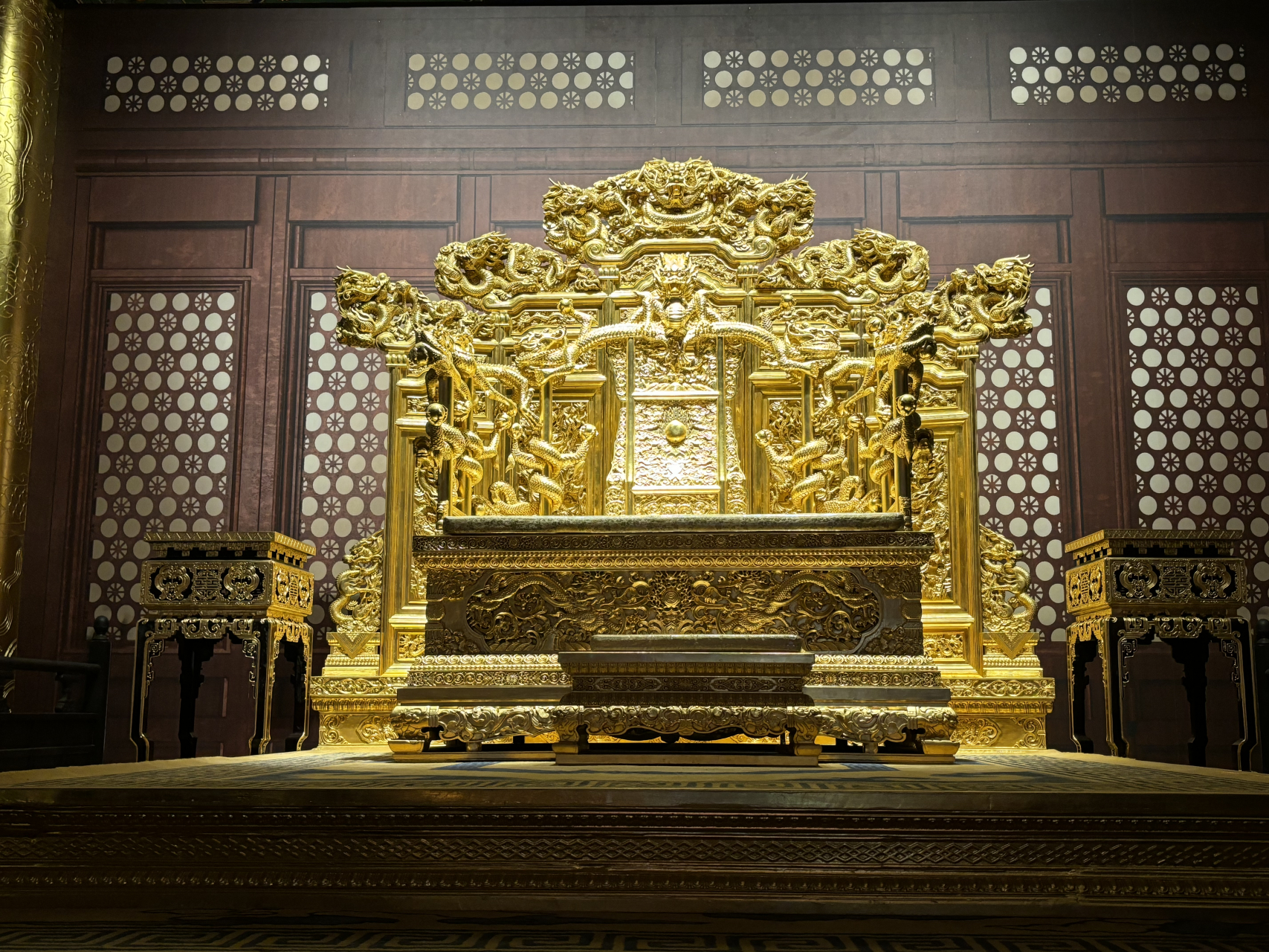 质感创作人#  套七贴金《金銮宝座》屏风