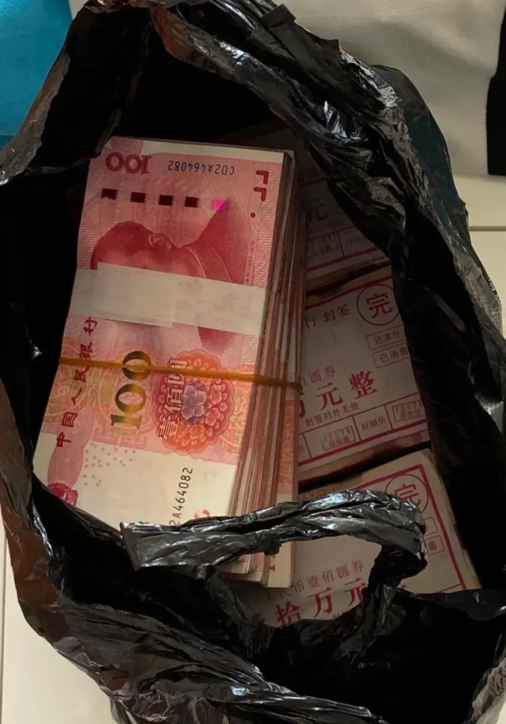 弟弟买房要找我借 30 万,我怕老公不开心,就提出让弟弟打借条让老公