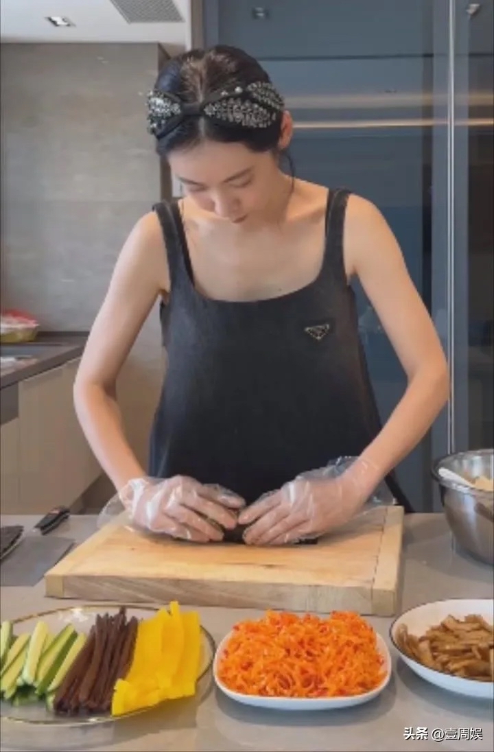秋瓷炫为老公做紫菜包饭,6岁儿子一直说韩语引热议!