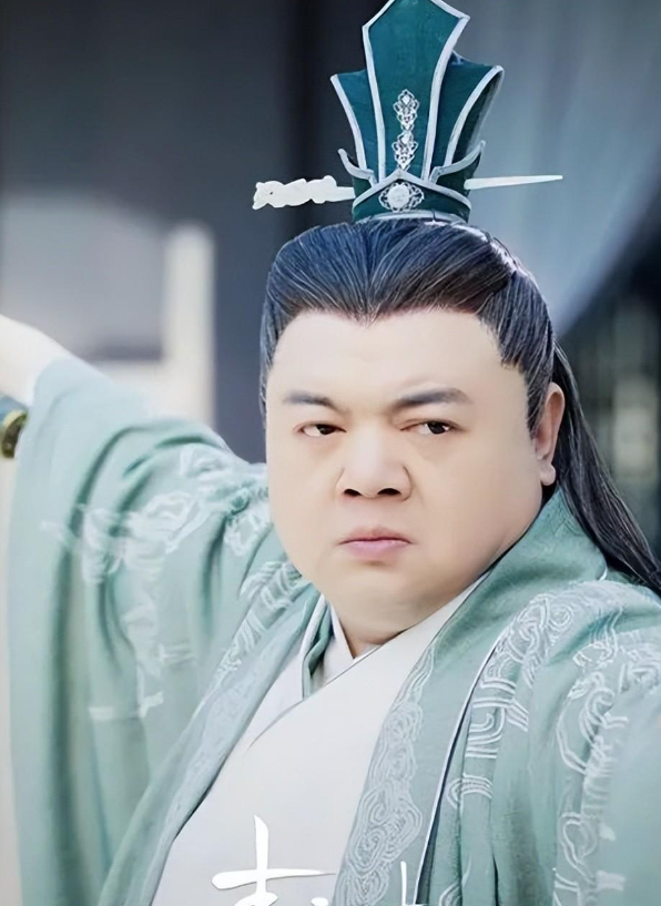 50岁戏骨谢宁近1年无戏可拍,定居河北放羊种菜,胡子花白精神足