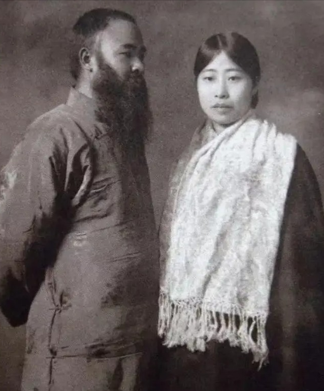 1927年,30岁的画家张大千,对16岁韩国舞女说:"来我房间当下模特