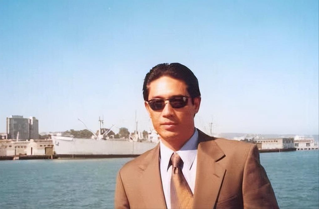 回顾著名演员石凉:与丛珊离婚后再婚,前妻后妻的孩子都是宝