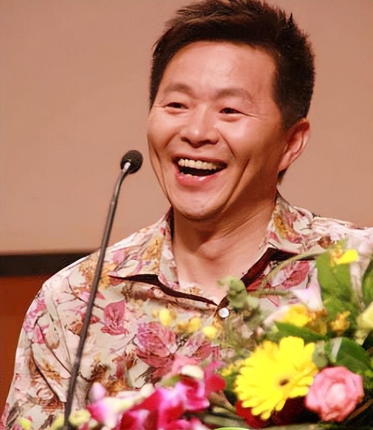 歌唱家王宏伟 母亲为他守寡48年