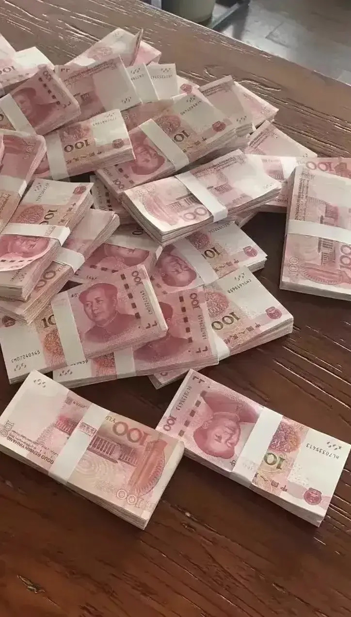 姐妹们,问个事 如果你老公一年给你100万 过年只回来三天 一出去工作