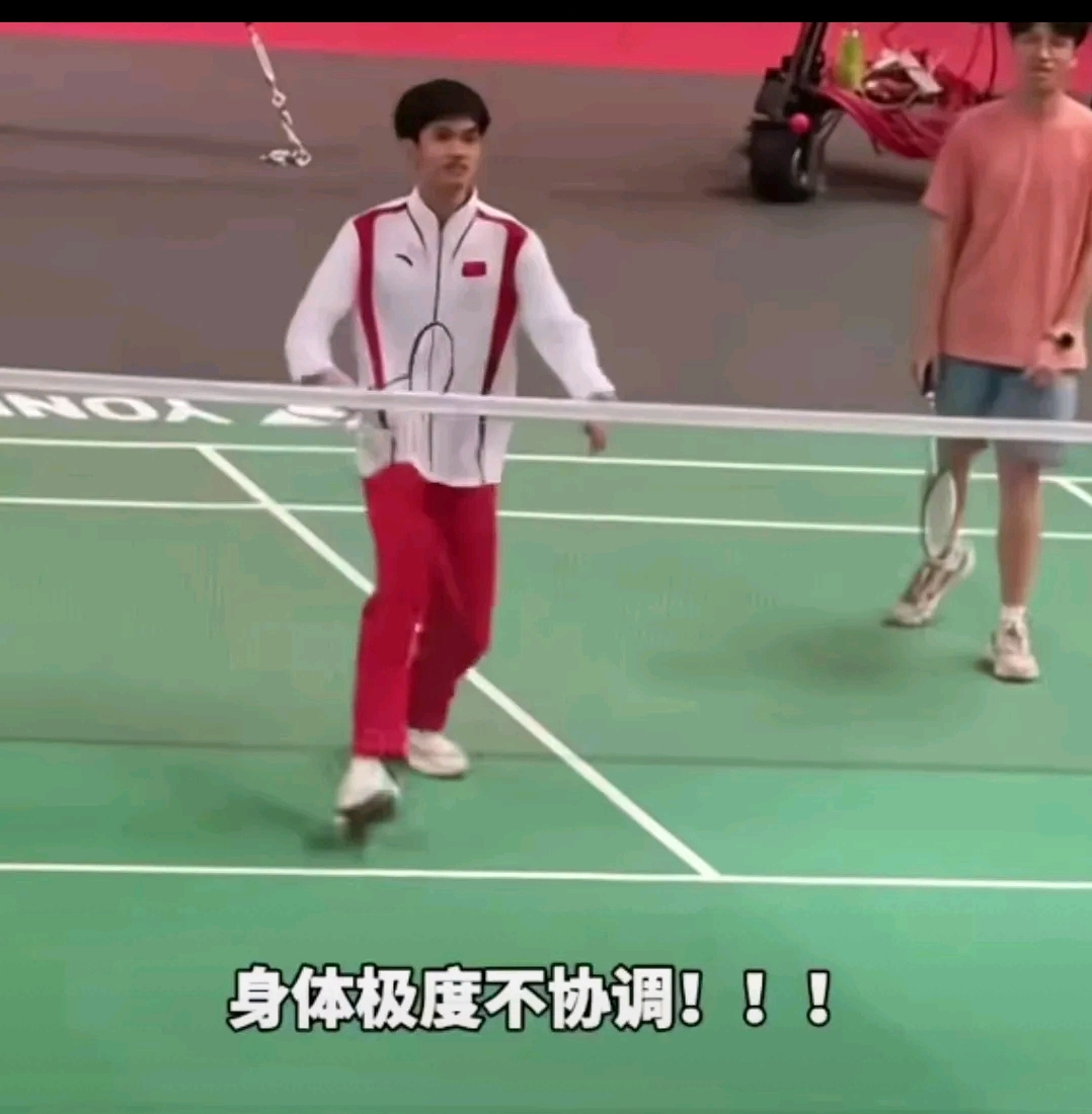 回到家乡和父亲一起打羽毛球的干饭哥盛李豪icon 这一次终于给自己挣