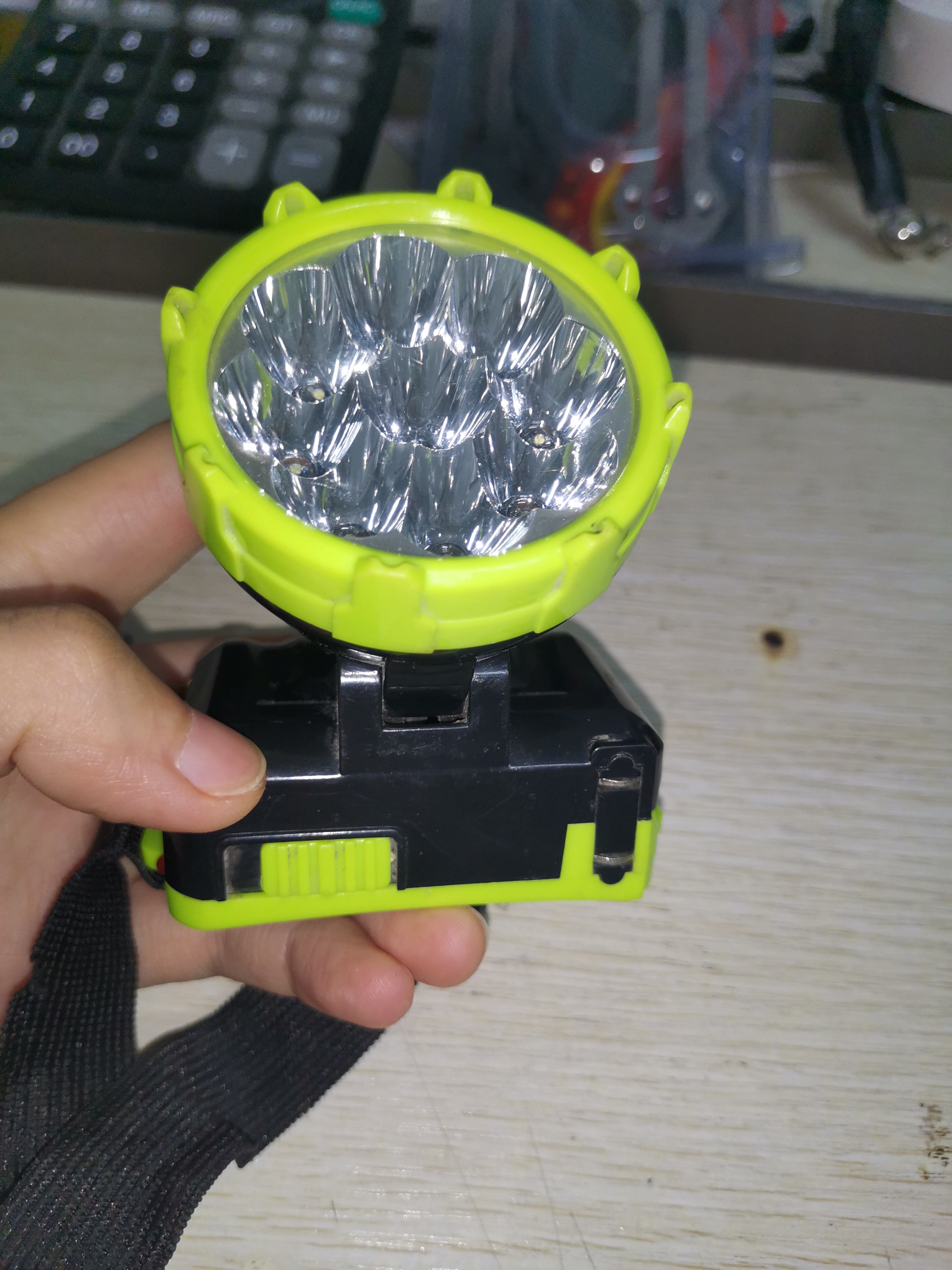 刚充满电的灯,还没出门呢,就没电了