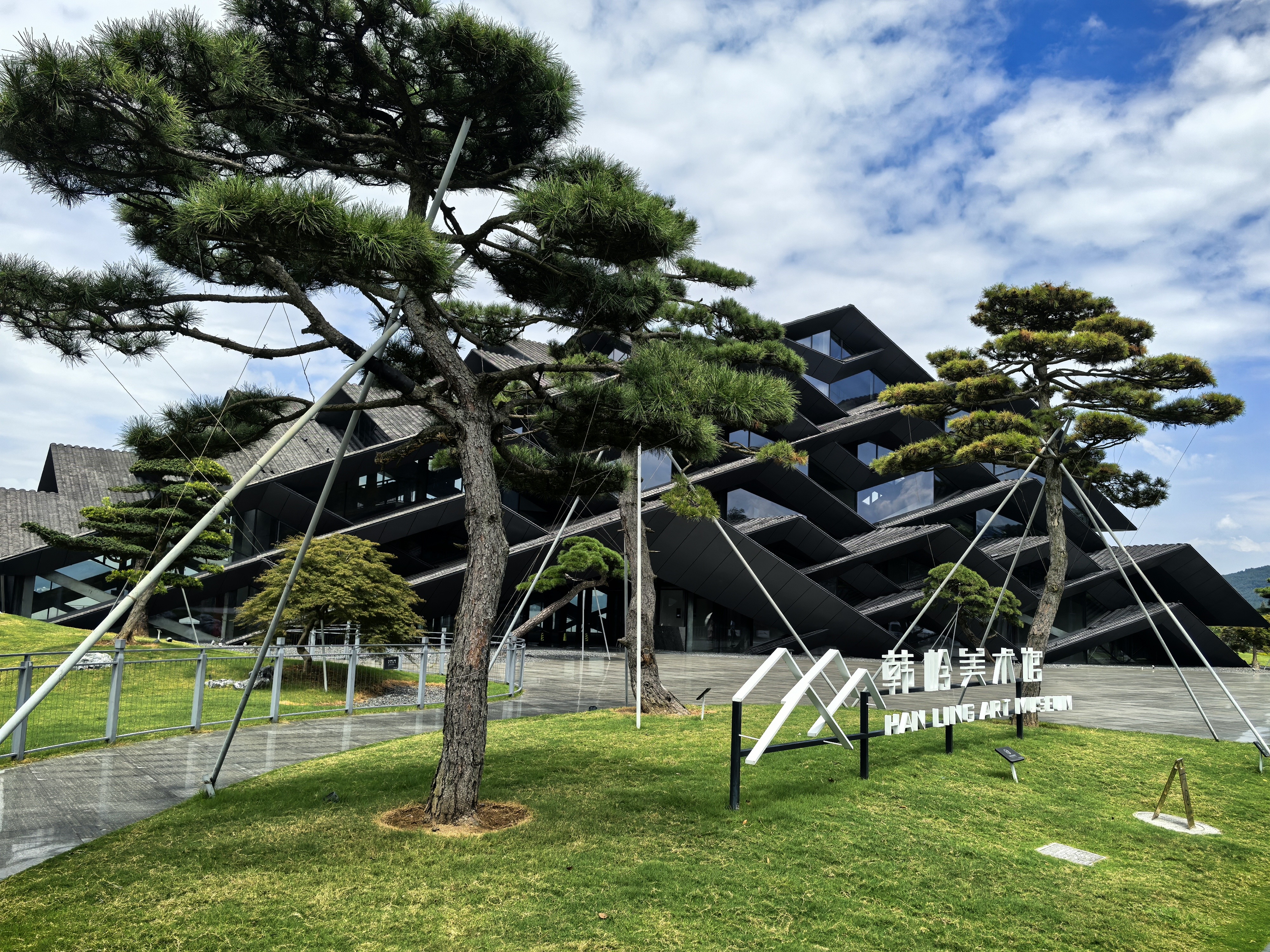 韩岭美术馆,日本建筑大师隈研吾设计,远看像山,像刺猬,造型独特,与