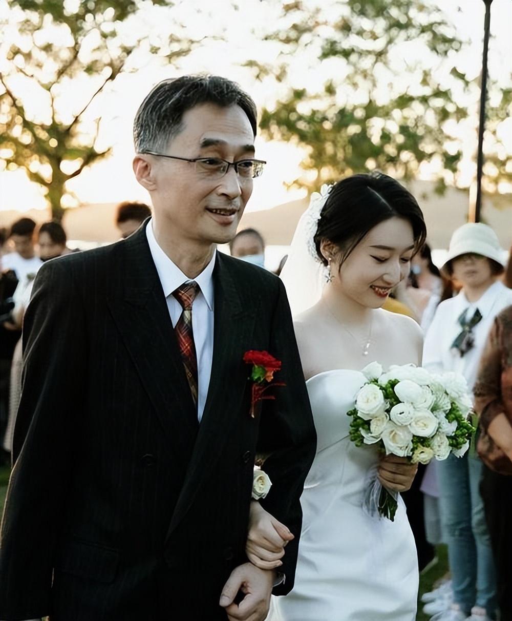 笑不活了!盛李豪父亲回应儿子打羽毛球,我却笑死在盛李豪评论区