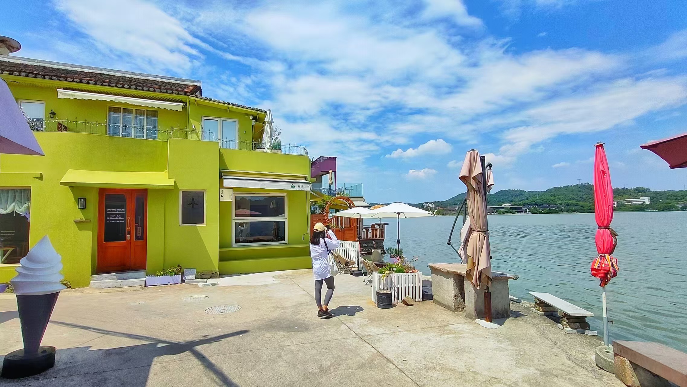 上半场输两个,觉得男足队员正常发挥,阵型稳定