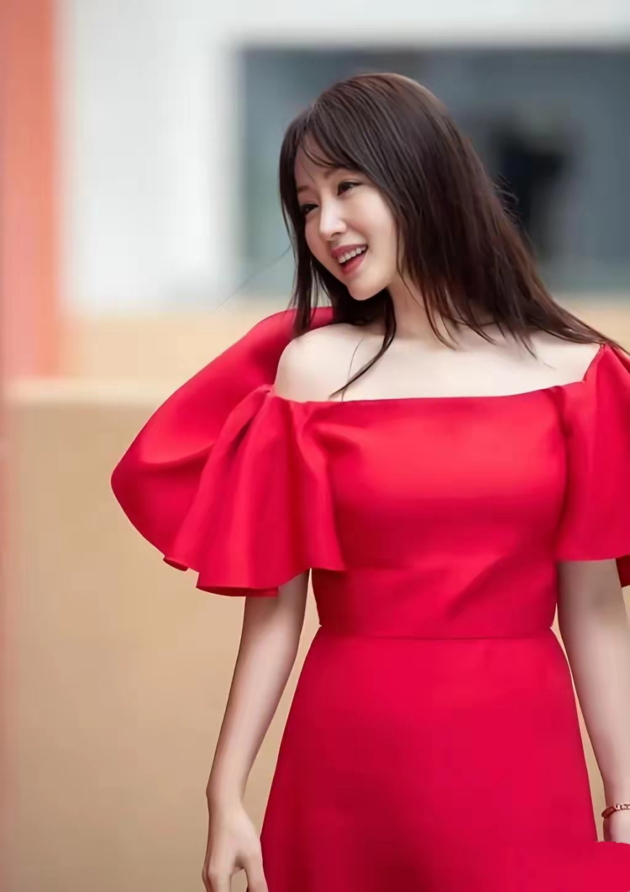 关于杨钰莹的十个冷知识: ​1.本名,杨岗丽 ​2