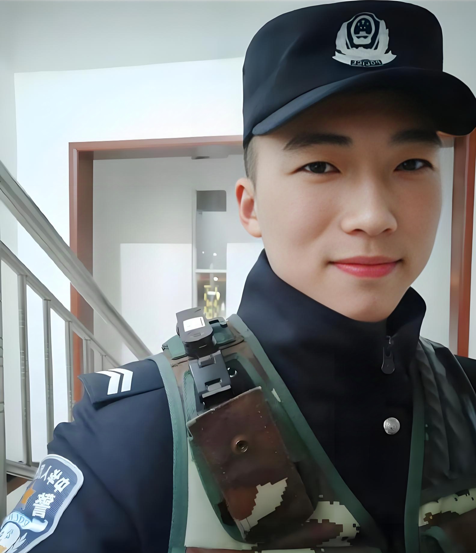 警察头像真人图片真人警官头像网红保安马军昆山公安朱挺照片单警装备