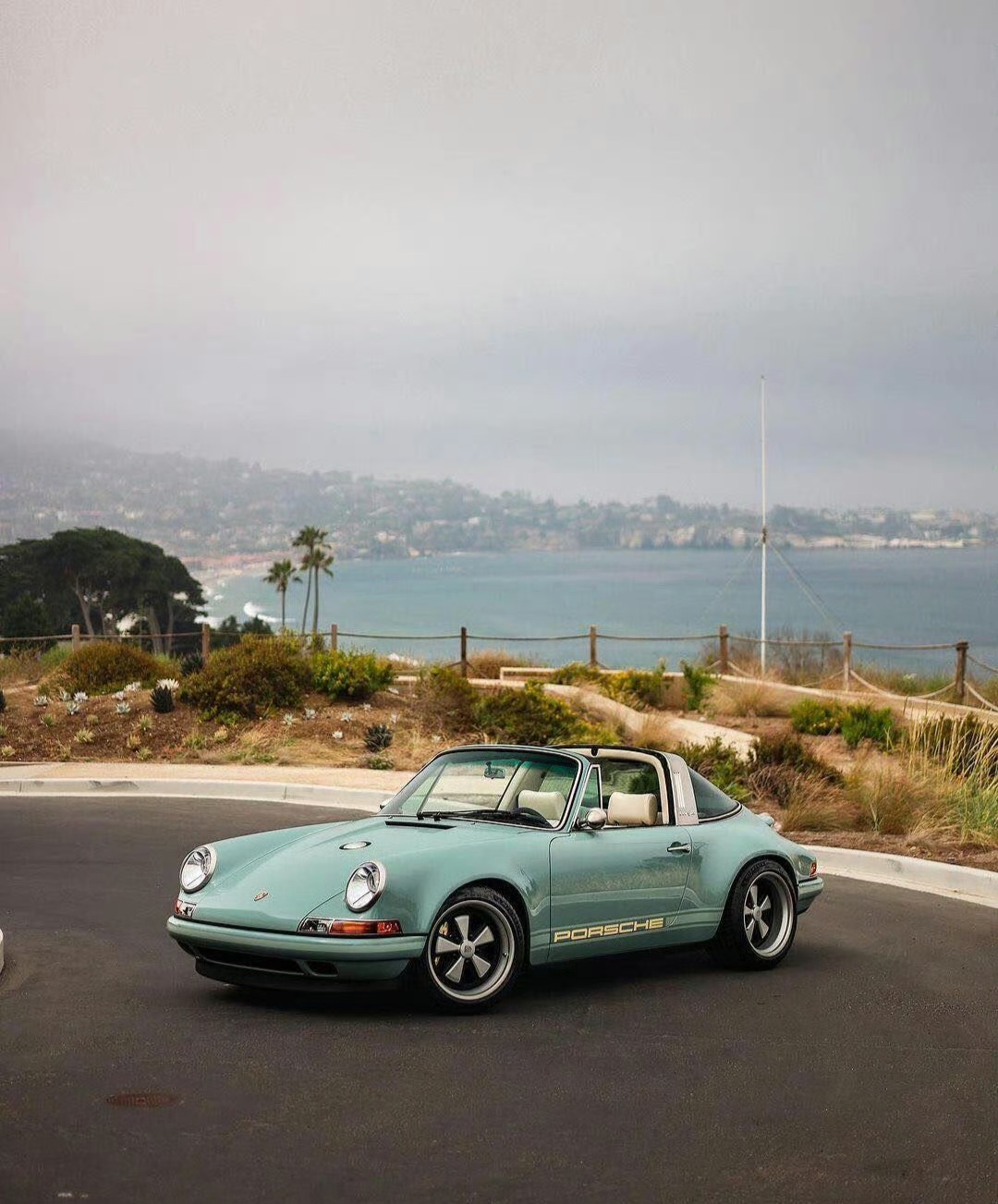 singer vehicle design 将保时捷911 targa 经典车型精心重塑改造