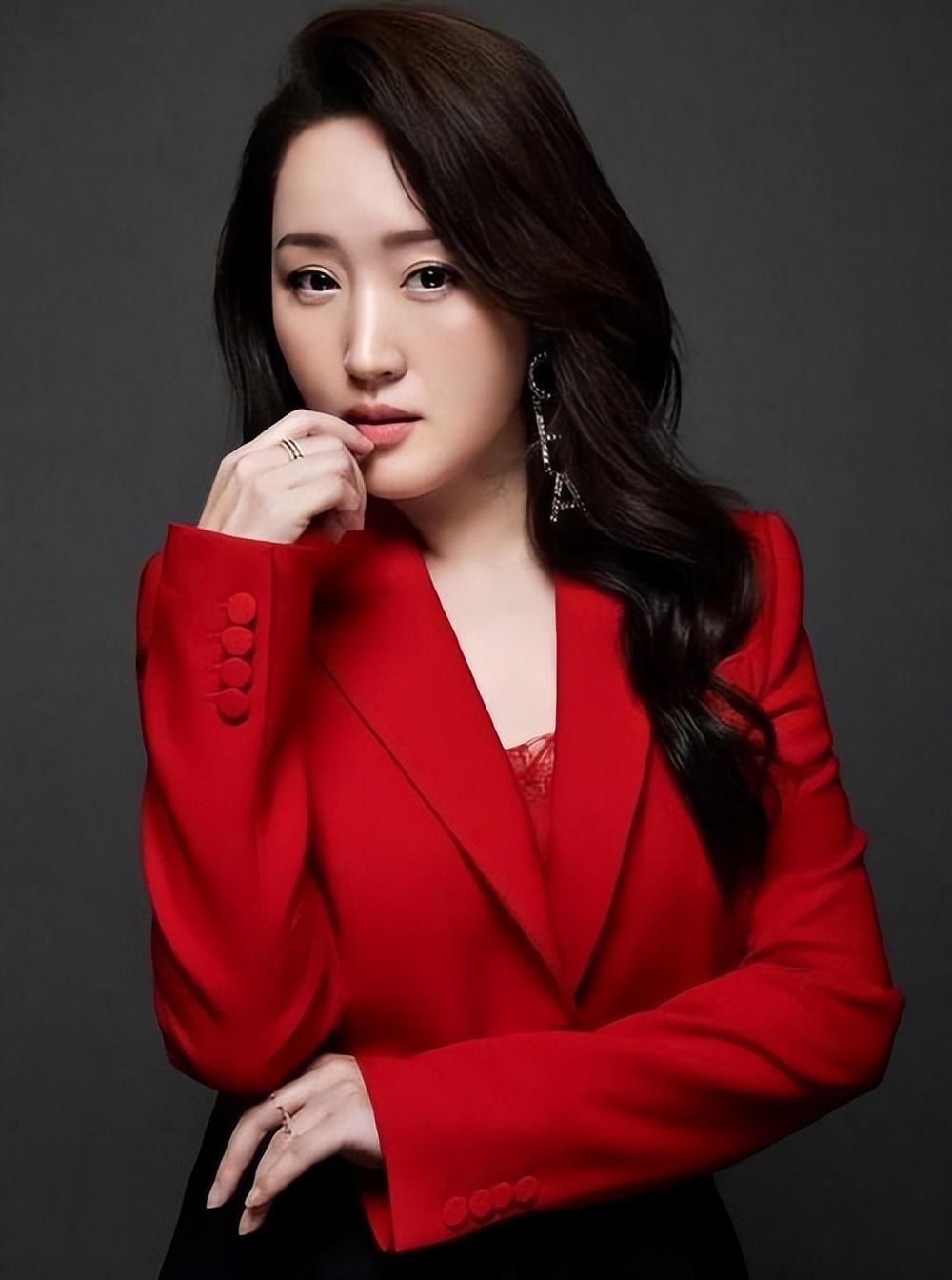 杨钰莹 豪宅绿色角落中的菜园新颜,当我们踏入杨钰莹的深圳豪宅时