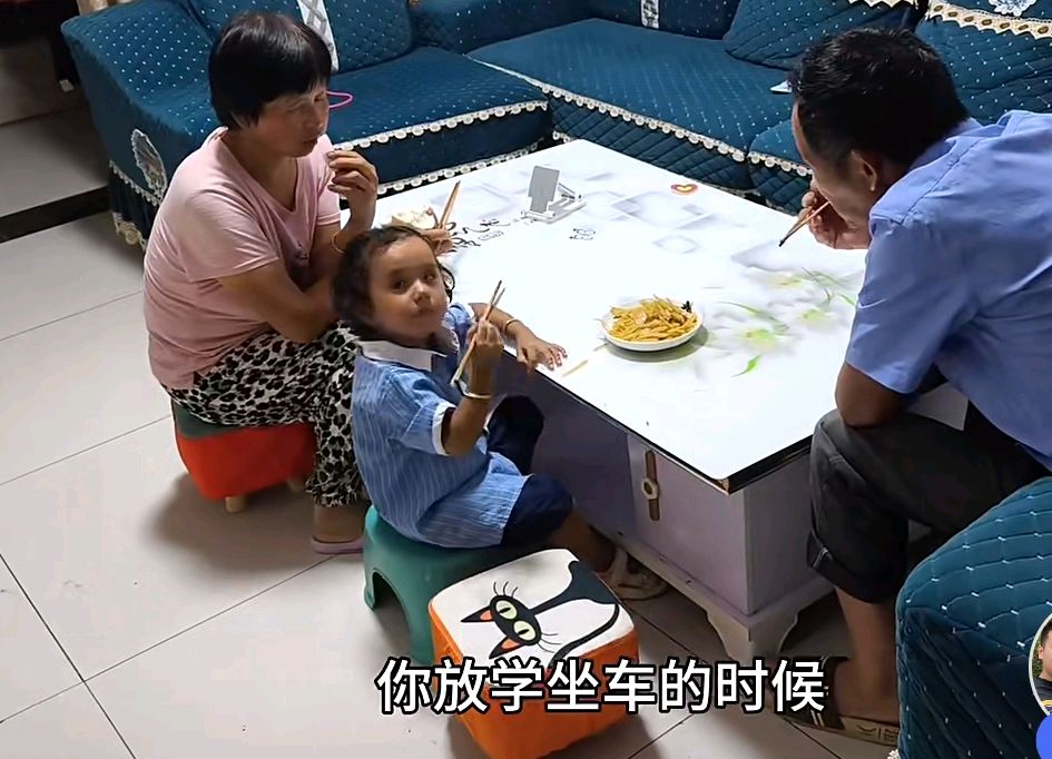 谢绝抄袭9月6日,刷到河南小伙阿阳去地里拔花生,这是他回国后第一次见