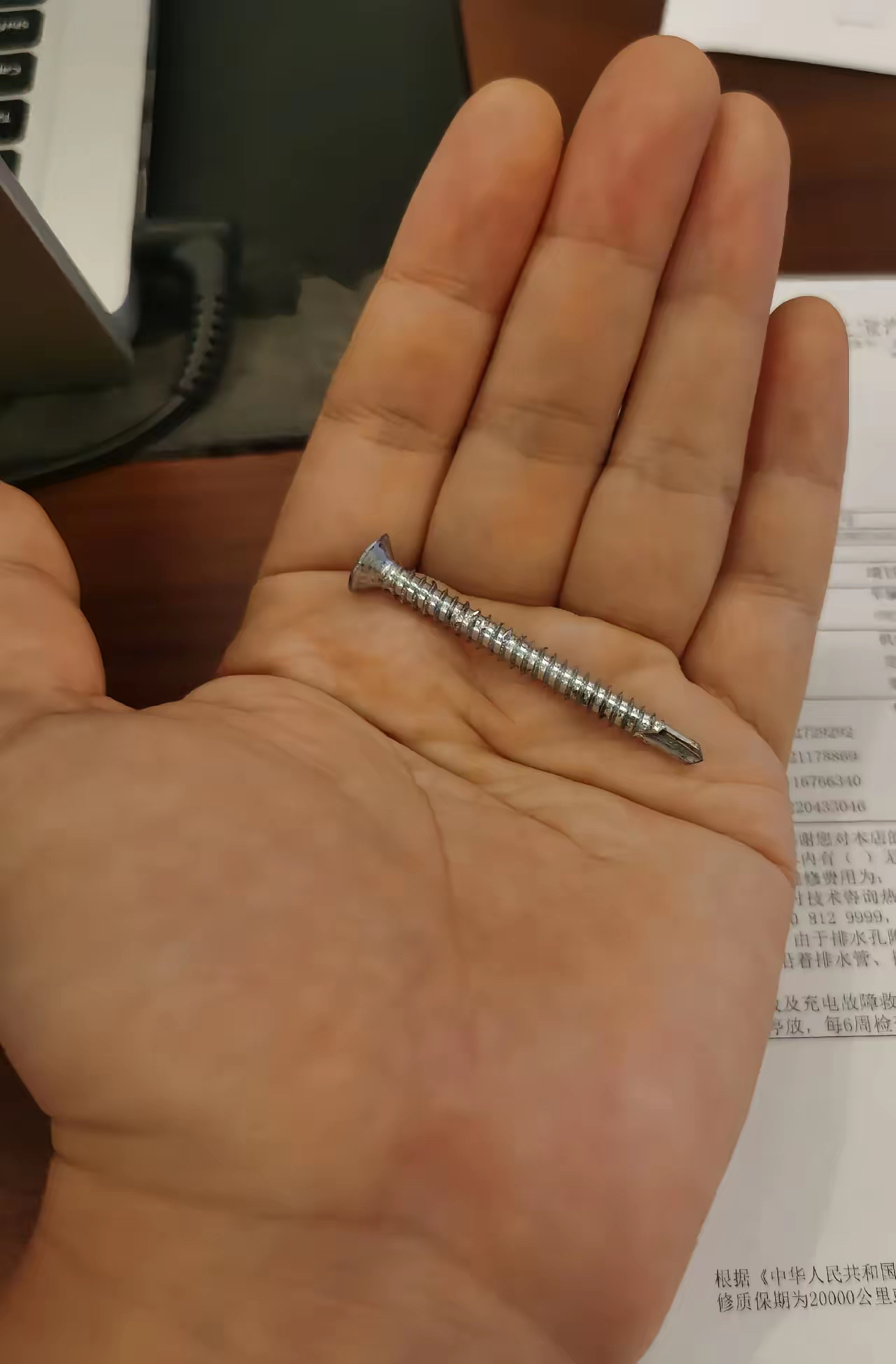 这种钉子被称为轮胎克星 压上了就几千块没了