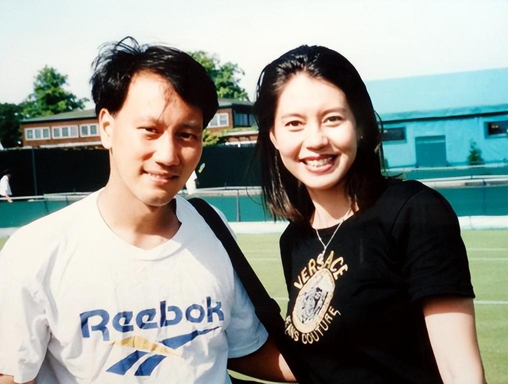 前国家网球运动员胡娜:比赛期间叛逃美国,晚年后回国卖画捞金