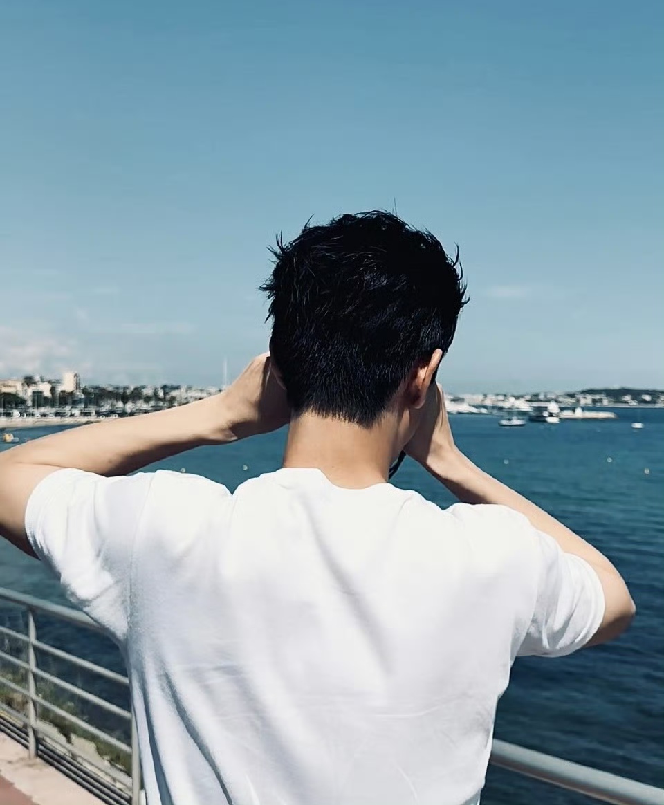 就冲李现这几个专业的动作,不如改行当摄影师吧,不