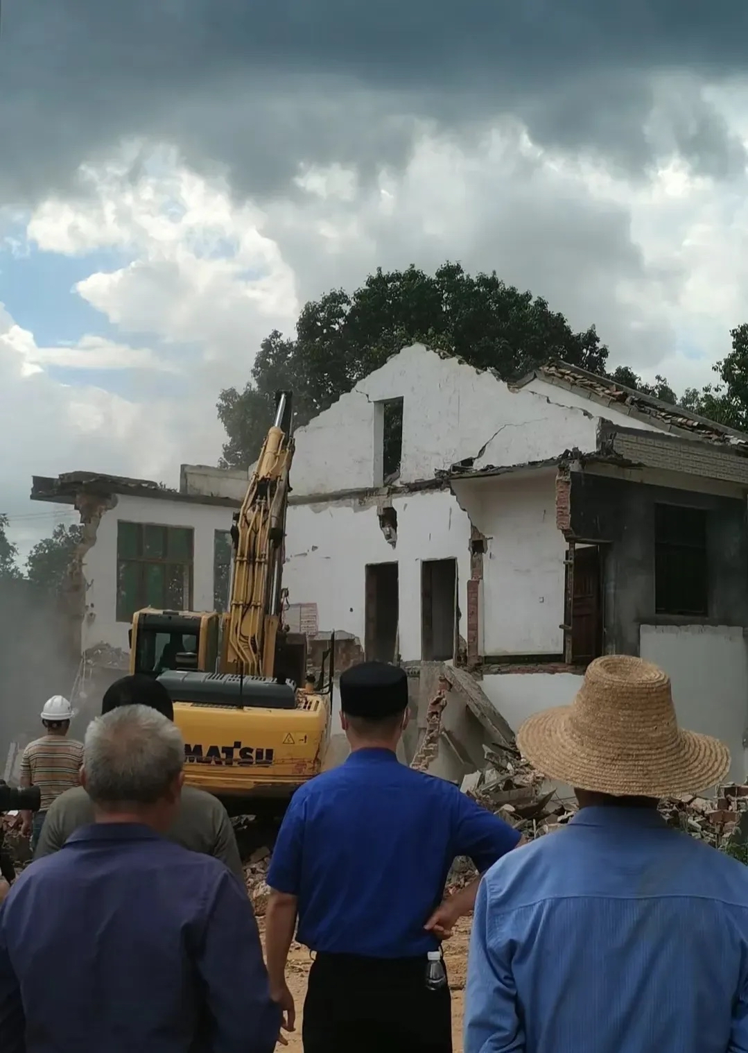 我家拆迁了补了 270 万,单位的人都知道