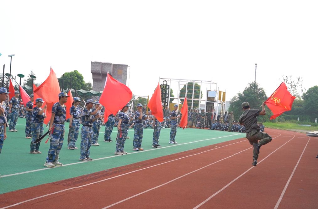 砺技于军训,展风采于结营—南京商业学校2024级新生军训圆满落幕