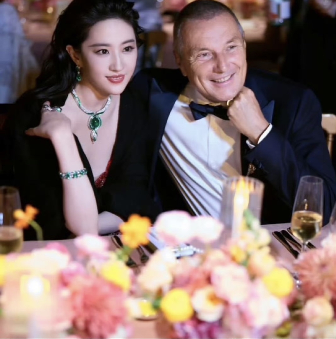 非常气派呈现出良好的氛围和职业素养不论是品牌代言还 时尚芭莎