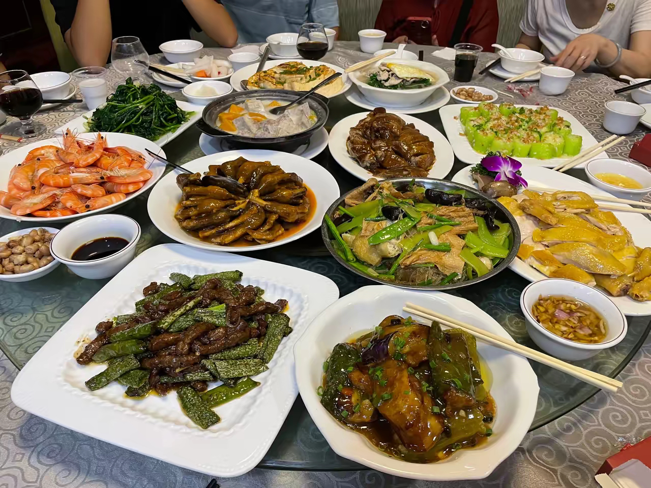 老母亲生日在深圳罗湖摆了一桌